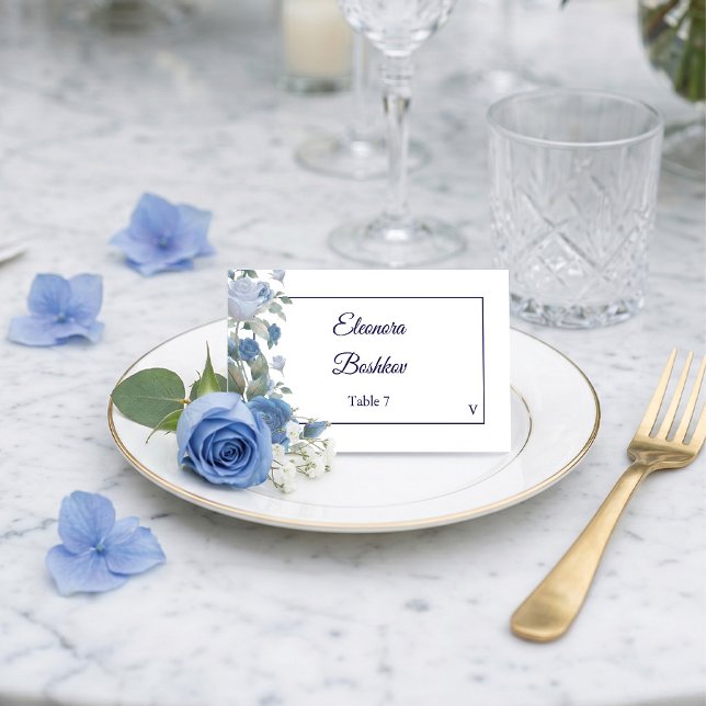 Elegant fransk blå ros akvarell platt bröllopps- placeringskort (A perfect place setting starts here. Blue watercolor place cards. ✨)