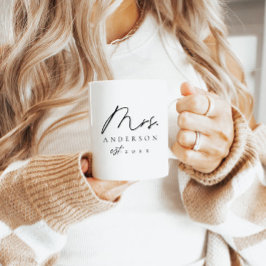 Elegant Fru Newlyows Anpassningsbar Black Script Kaffemugg