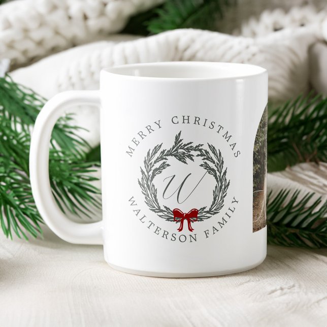 Elegant Garland Winters andningsfoto Monogram Arch Kaffemugg (Elegant Winter Garland Wreath Monogram Arch Photo Coffee Mug)
