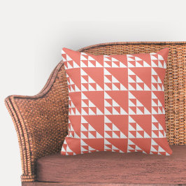 Elegant Geometric Rosa & White Triangles Kudde