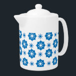 Elegant Geometrisk Blommigt blå och vit Mönster<br><div class="desc">Modern tekanna med snyggtens elegant,  geometrisk blommigt blå och vit mönster. Detta utseende kan gå till ställe och kan enkelt införlivas i många olika stilar för ditt hem,  inklusive bondgårdar,  avslappnade och informella,  eller cookout. Matchande objekt är tillgängliga. Liknande formgivningar finns också att tillgå.</div>