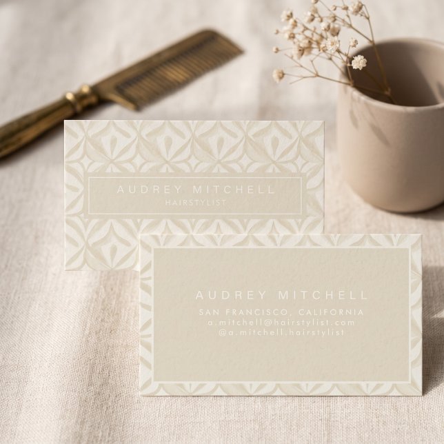 Elegant geometrisk mönster visitkort (Simulated business cards on table)