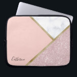 Elegant geometrisk rosa guld- glittervitmarmor laptop sleeve<br><div class="desc">Den stilfulla geometriska designen som presenterar rosa guld- glitter för faux,  guld och vit marmorerar.</div>