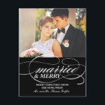 Elegant Gift med och merry | Julvykort Vykort<br><div class="desc">Det här enfoto-ny gifta-meddelandet är perfekt för nygifta och är ett underbart sätt att tillkännage giftermål och visa några av dina bröllop-foton runt helgdagarna. Lägg till ett andra foto på baksidan av vykortet. Lägg till returadressen i baksidan så att alla har din nya adress.</div>