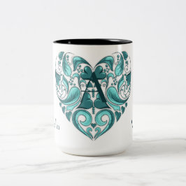 Elegant giftigt turkos-hjärta med din text Två-Tonad mugg