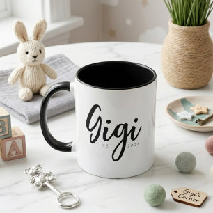 Elegant Gigi EST År Minimal Skriptdesign Mugg