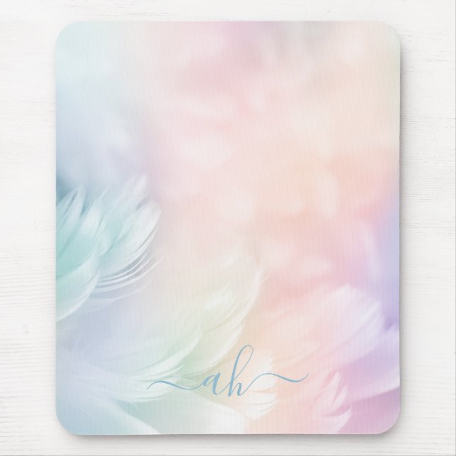Elegant Girly Monogrammed Pastel Rainbow Feather Musmatta (Framsidan)