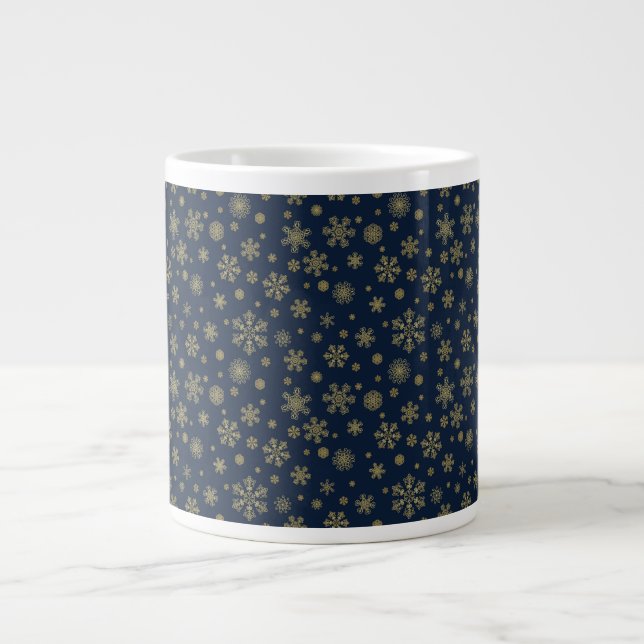 Elegant Gold Snowflake Winter Pattern Jumbo Mugg (Framsidan)