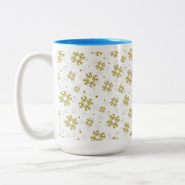 Elegant Gold Snowflake Winter Pattern Två-Tonad Mugg (Vänster)