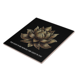 Elegant Golden Lotus blommar ljuset i mig ... Kakelplatta