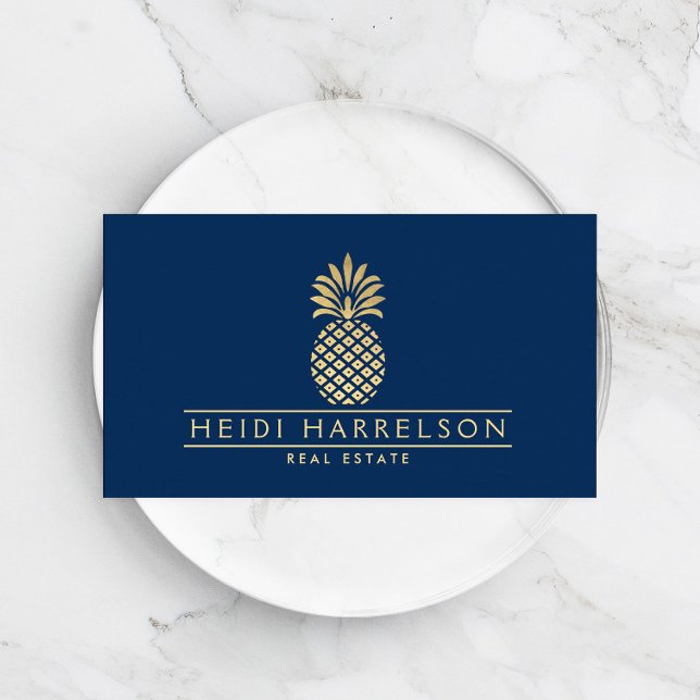 Elegant Golden Pineapple-Logotyp på marinblått Visitkort (Skapare uppladdad)
