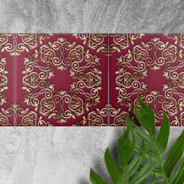 Elegant Golden Swirls och Kurvor på Burgundy Red Kakelplatta (Skapare uppladdad)