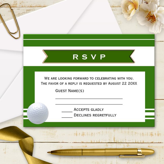 Elegant golf tema svars kort för bröllopsinbjudan (Wedding RSVP invitation with a golf theme in simple green and white with a golf ball)