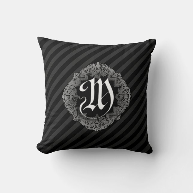 Elegant Goth Initial M Dekorativ kudde (Framsida)