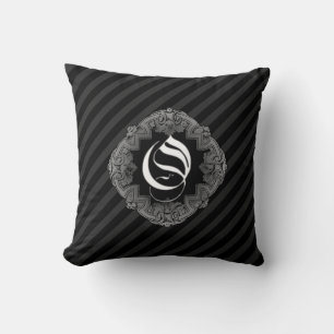 Elegant Goth Initial O Dekorativ kudde