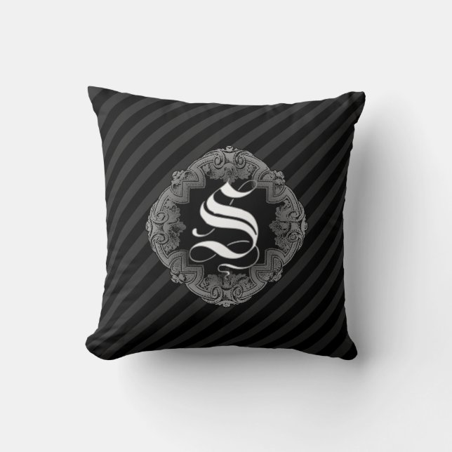 Elegant Goth initial S dekorativ kudde (Framsida)