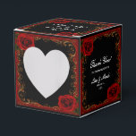 Elegant Goth Röd ros Presentaskar<br><div class="desc">Paket upp en nibble av bröllop-kakor eller andra söta mattor med de här personlig bröllopsboxarna. Underbar för bröllop,  duschar,  årsdagar och födelsedagar! Anpassa och skapa din favoritruta genom att lägga till och ändra texten i fält. Du kan ändra teckensnittet stil,  storlek och färg samt papper text.</div>