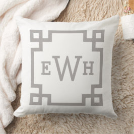 Elegant Grå Tenn Färg Grekisk Nyckel Monogram Init Kudde