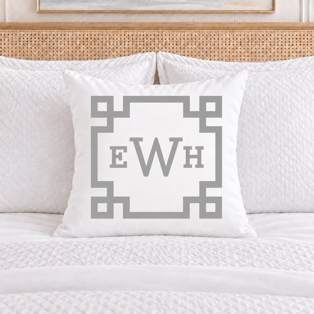 Elegant Grå Tenn Färg Grekisk Nyckel Monogram Init Kudde (Skapare uppladdad)