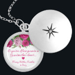 Elegant Grandma Necklace med Barnbarn Namn Berlockhalsband<br><div class="desc">Det här mormhalsbandet med barnbarn namn är en underbar gåva. Elegantens rosa och lila ro,  ett vackert ordspråk: En trädgård av kärlek växer i en mormors hjärta...  Anpassa namn.</div>