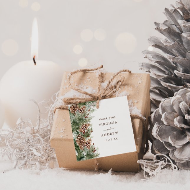 Elegant Gräs Bröllop Gåvor Etiketter (Elegant White Watercolor Evergreen Pinecone Square Wedding Favor Tags by Painted Paperie
)