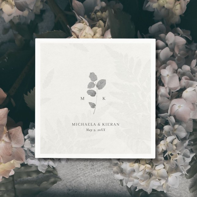 Elegant Grått Botanical Monogram Bröllop Pappersservett (Elegant Gray Botanical Wedding Cocktail Napkins with faux leaf design.)