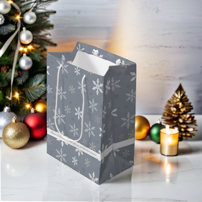 Elegant Grått och Snöflingor mönster (Elegant Grey and White Snowflakes patterns Medium Gift Bag)