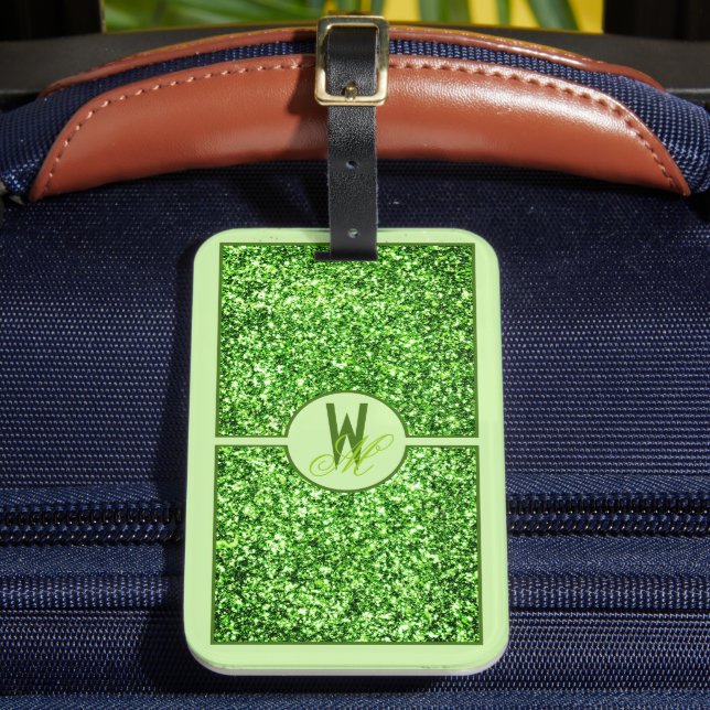 Elegant grön glitter monogram  bagagebricka (Framsida Insitu 2)