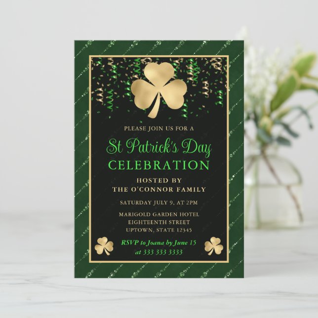 Elegant grön och guld Shamrock St Patrick's Day Inbjudningar (Stående Fram)