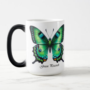 Elegant Grön Påfågelssommerfugel Wrap Magisk Mugg