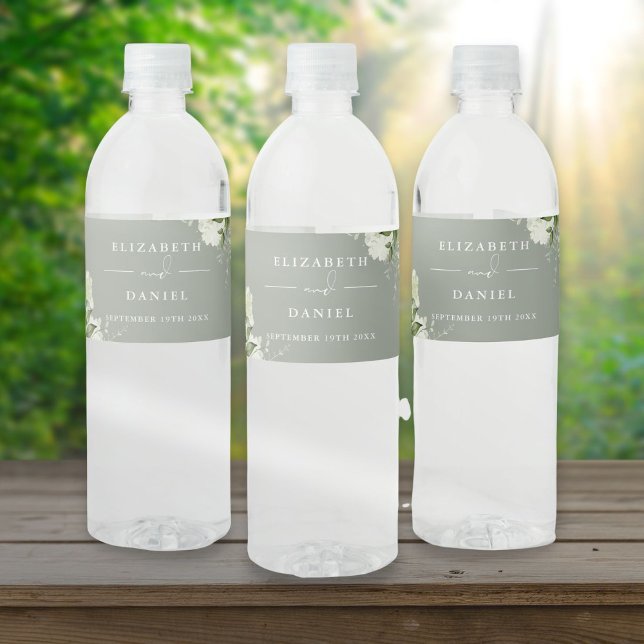 Elegant grönska blommande sagegrön bröllopsfest vattenflaskor etikett (Elegant Greenery Floral Sage Green Wedding Water Bottle Label)