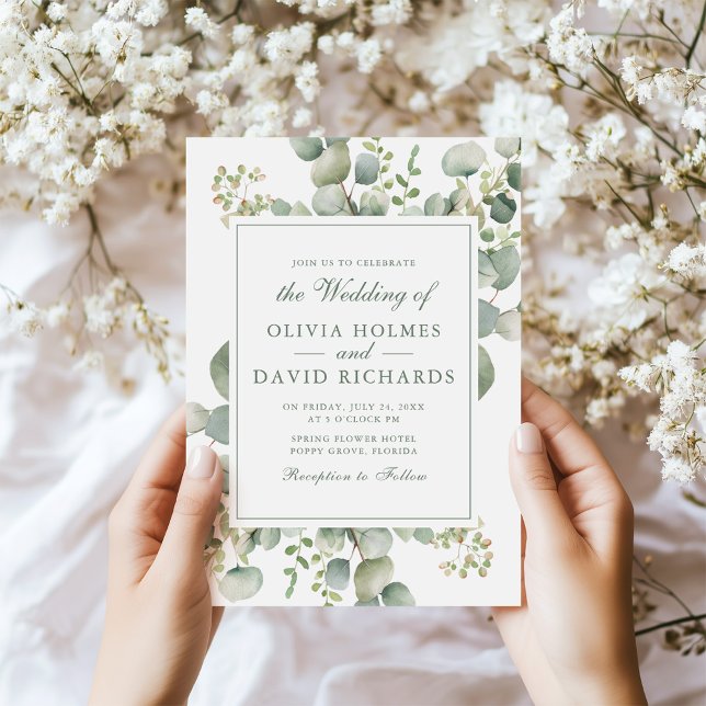 Elegant grönska Eukalyptus Botanisk Bröllop Inbjudningar (Elegant Greenery Eucalyptus Botanical Wedding Invitation in hands next to tiny white flowers.)