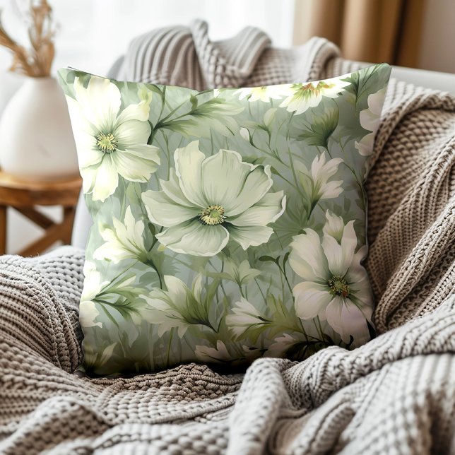 Elegant Grönt Blommigt   Löv botaniska Kudde (Soft muted green and white vintage floral decorator pillow)