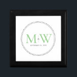 Elegant Grönt, Gift box för Bröllop Minnesask<br><div class="desc">Elegant Grönt Monogram med Black Milgrain gräns. Den prickade gräns påminner om milkorn,  som är en smyckesformad teknik som ofta används för förlovning och bröllop ringar. Mjölkornet gräns lägger både ett modernt och elegant stil till denna monogrammade keepsaklåda.</div>