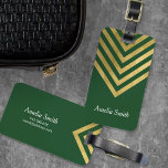 Elegant Grönt och Guld Geometric Luggage Tag-numme Bagagebricka<br><div class="desc">Håll snyggten på resande fot med den här grönten bagagemärkning som har en elegant-design för fingrar-guld. Anpassa den här märkrn med din information och om du vill ha fler alternativ som att ändra teckensnittet så klickar du storlekt på knappen "Anpassa". *Observera att Zazzle Watermark som visas i zoomförhandsvisningen inte visas...</div>