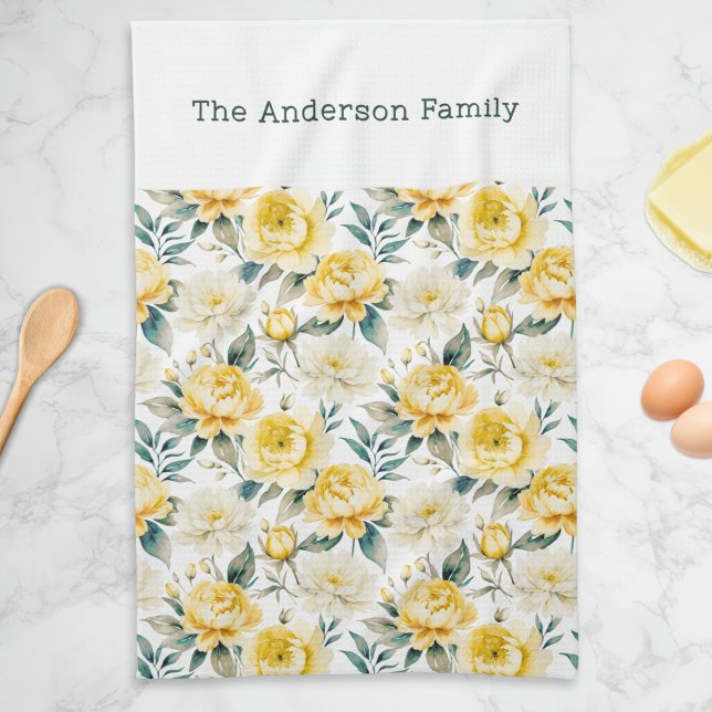 Elegant Gul Blommig Peony Krysantemum Anpassad Kökshandduk (A personalized kitchen towel with floral pattern in yellow, white and green)