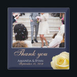 Elegant Gul ros Blommigt Foto Tack Bröllop Magnet<br><div class="desc">En bröllop-magnet med bröllop-foto, brid och groom namn och bröllop. Anpassa med ditt foto från bröllop och annan information. Texten finns i ett skript och bakgrunden är mörkens marinblå. En blommigt föredrar magnet med ett vackert gul ros. En elegant och snyggt tack till er magnet - underbar som gåva till...</div>