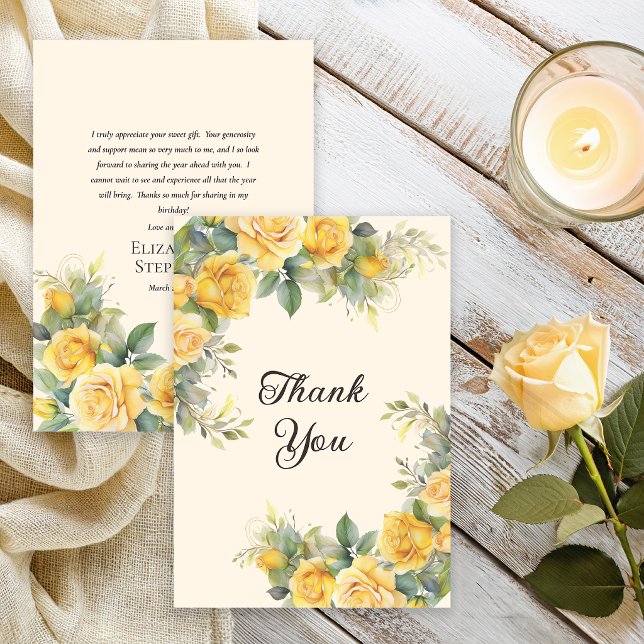 Elegant gul rosenblommig födelsedagsfest  tack kort (Elegant yellow rose floral thank you flat card with soft greenery and warm cream background)