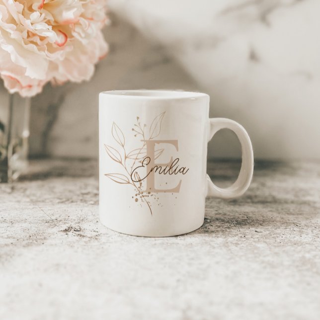 Elegant Guld Blommigt Löv Monogram Kaffemugg (Skapare uppladdad)