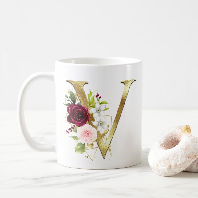 Elegant guld bokstav V rosenskiftande blomster mon Kaffemugg (Med munk)