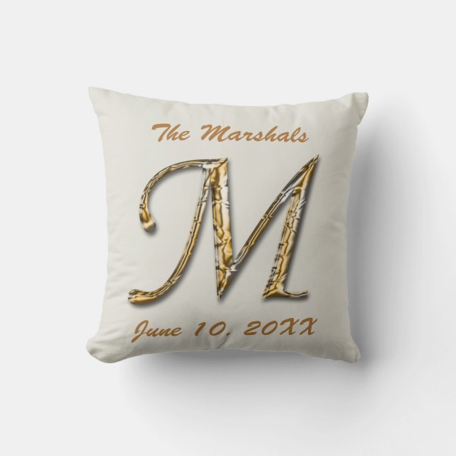 Elegant Guld Brev M Monogram Bröllop Keepsak Kudde (Framsida)