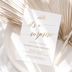 Elegant Guld Calligraphy Surprise Party Inbjudningar