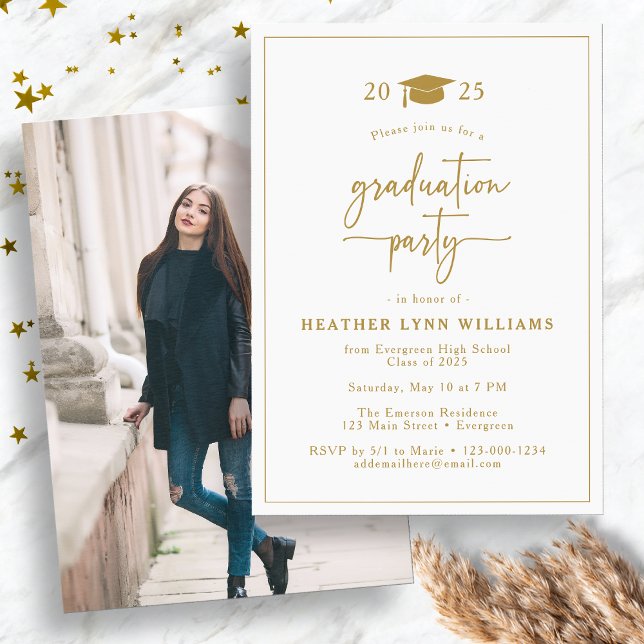 Elegant guld examensfoto inbjudningar (Elegant Gold Graduation Party Photo Invitation by Painted Paperie
)