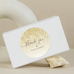 Elegant Guld Glitter Tack Runt Klistermärke<br><div class="desc">Dessa klistermärken,  som innehåller faux guld glitter och elegant,  är perfekten för att säga tack. Underbar för möhippor,  födelsedagar eller ditt lilla företag,  redigera enkelt anpassadet med "Anpassa den här mallen".</div>