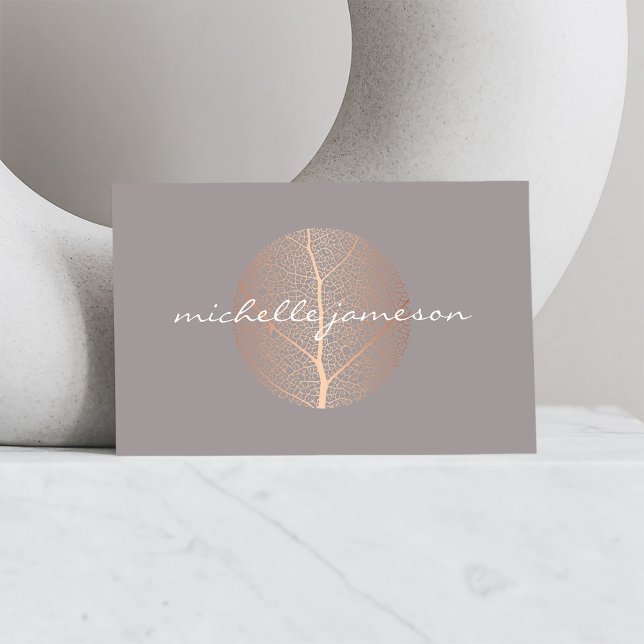 Elegant Guld Löv Logotyp om Grått Visitkort (Skapare uppladdad)