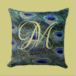 Elegant Guld Monogram Colorful Peacock Feathers Kudde<br><div class="desc">Öka stil med vår lyxiga Peacock Feathers-design i dekorativ kudde med ditt fantastiska guld monogram. Den här utmärkta designen blandar den vackra skönheten hos färglösa fjädrar från påhitt med den tidlösa elegansen hos en personlig guld brev och skapar ett verkligt unikt påstående för din hemdekoration, som är perfekt för att...</div>