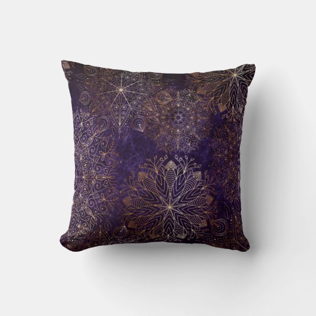 Elegant Guld och Lila Blommigt Mandala Mönster Kudde (Framsida)