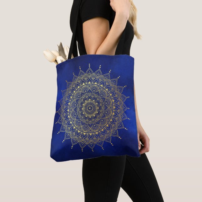 Elegant Guld om Deep Blue Blommigt Henna Mandala Tygkasse (Närbild)