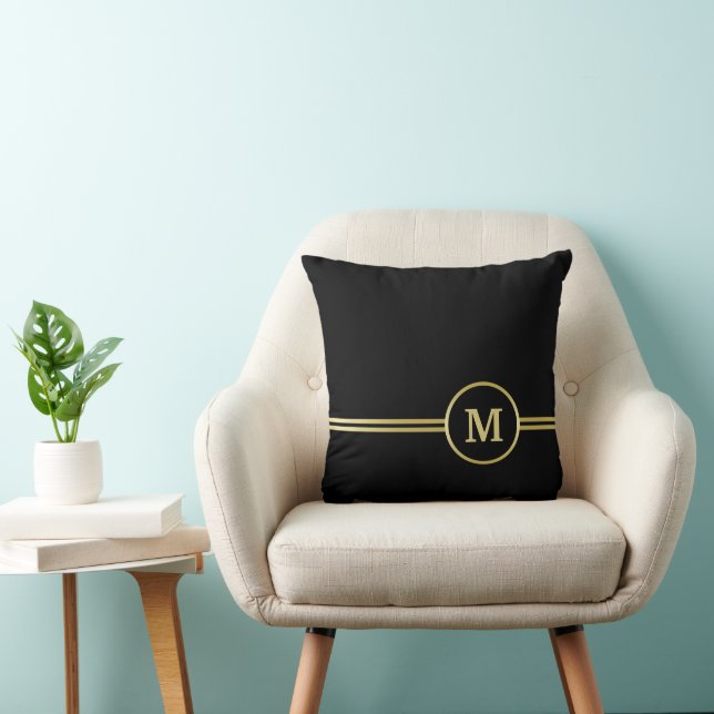 Elegant guld Personlig Monogram på svart Kudde (Stol)