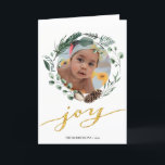 Elegant Guld Script Eucalyptus Foliage Greenery Helgkort<br><div class="desc">Skicka helgdag önskemål och hälsning till vänner, kolleger och familj i enkla, söta, chic, elegant och modern fotodesign, festliga, naturliga helgdagskort med färg stil som är uppspelade i naturen! En vacker andedräkt ram från en mjuk grönt som färgats med olika löv (gräs träd, eukalyptus, fern) med söt bruna gräs cones...</div>